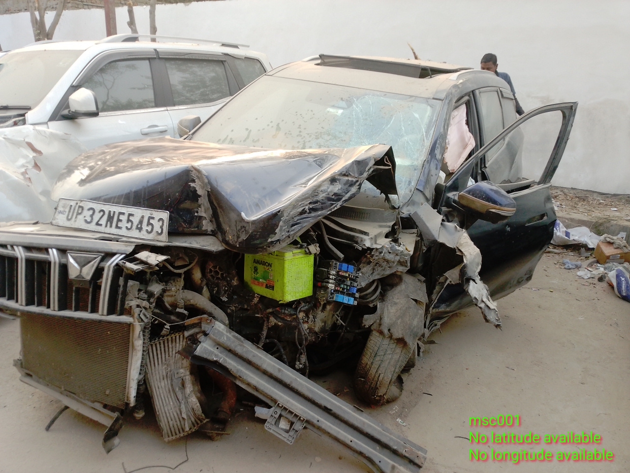  M & M XUV 700 AX7 DIESEL 7 STR