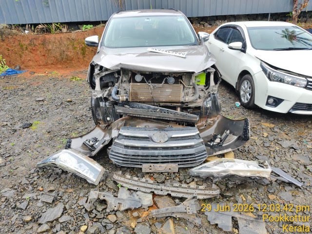 TOYOTA INNOVA CRYSTA 2.4 G