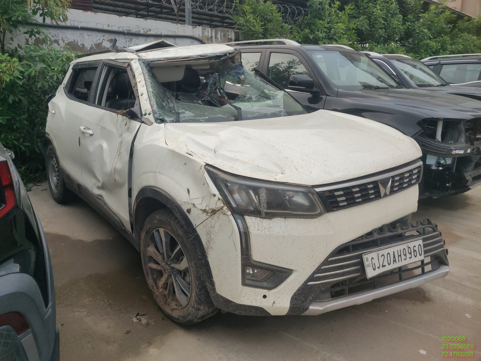 M & M XUV 300 1.5 W8 OPTION