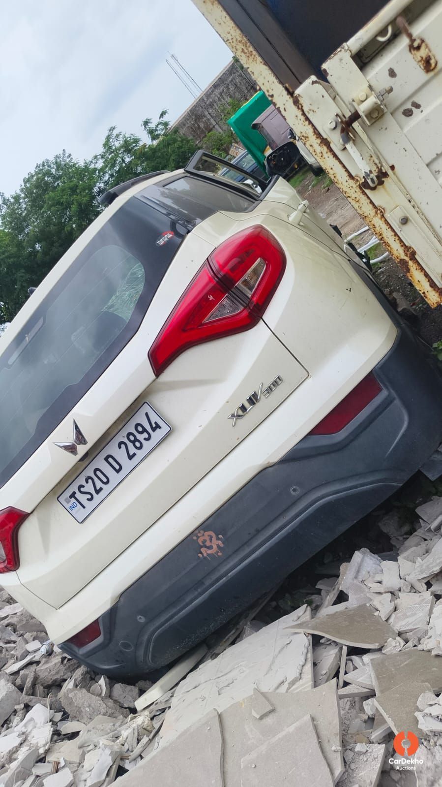 Mahindra XUV300 W6 DS MT BSVI TS20D2894N