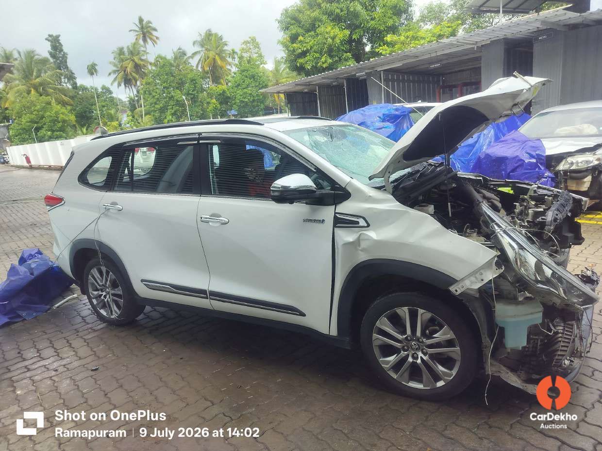 Toyota INNOVA HYCROSS ZX(7S)