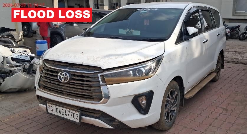 TOYOTA DToyota Innova Crysta 2.5V MT 2022 PETROL MT