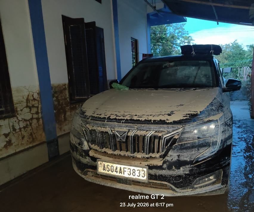 MAHINDRA DC-FLOOD LOSS - Mahindra XUV700 AX5 PET MT 7 SEATER 2023 PETROL MT