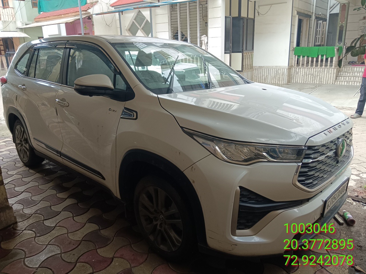 TOYOTA INNOVA HYCROSS ZX OPTION