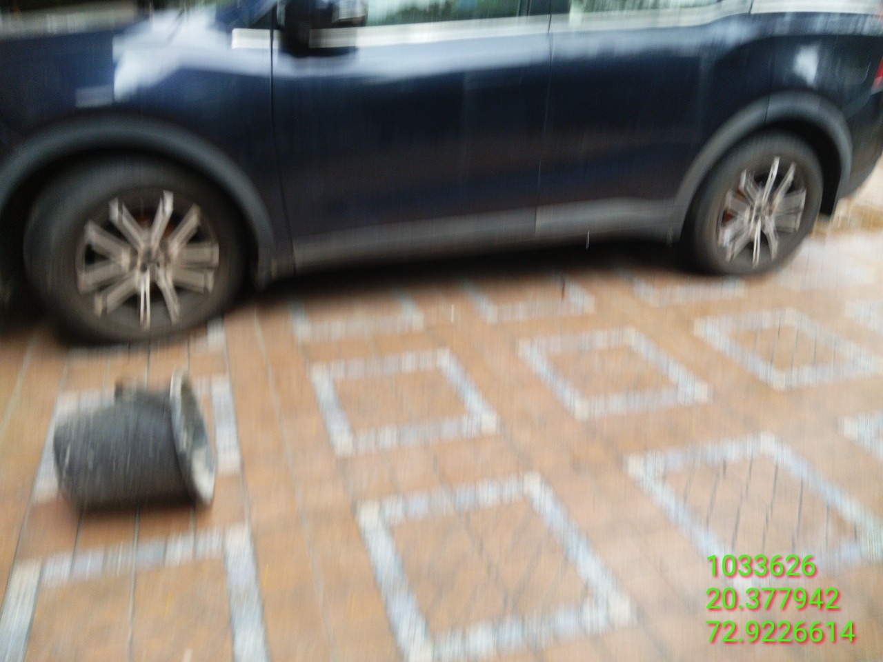 M M XUV 700 AX7 AT