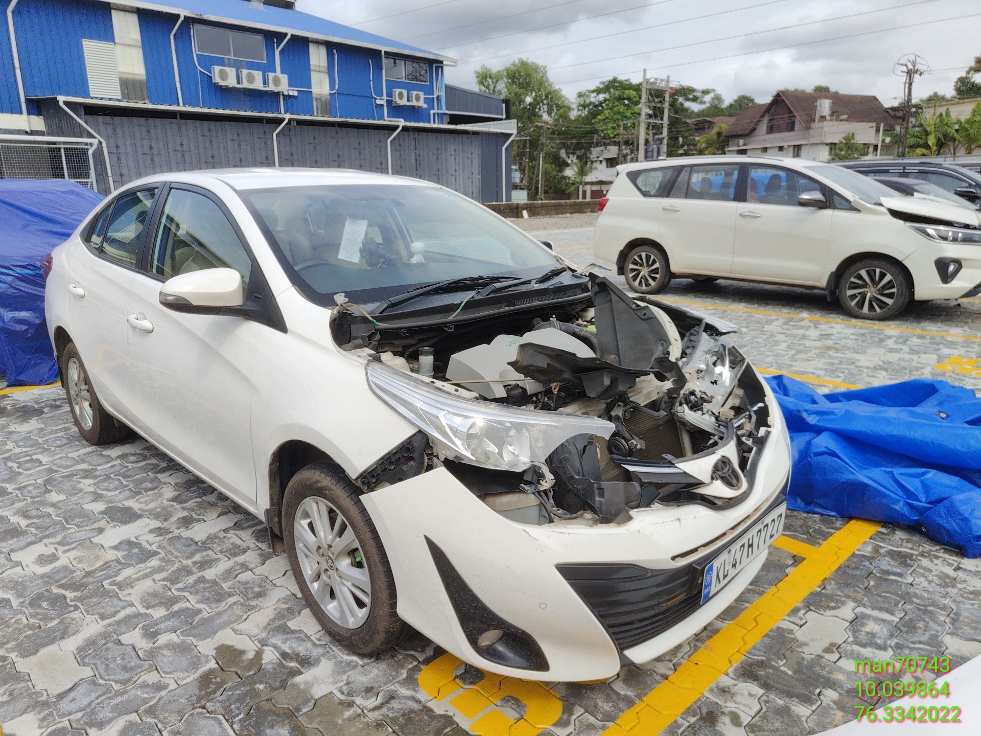 TOYOTA YARIS V
