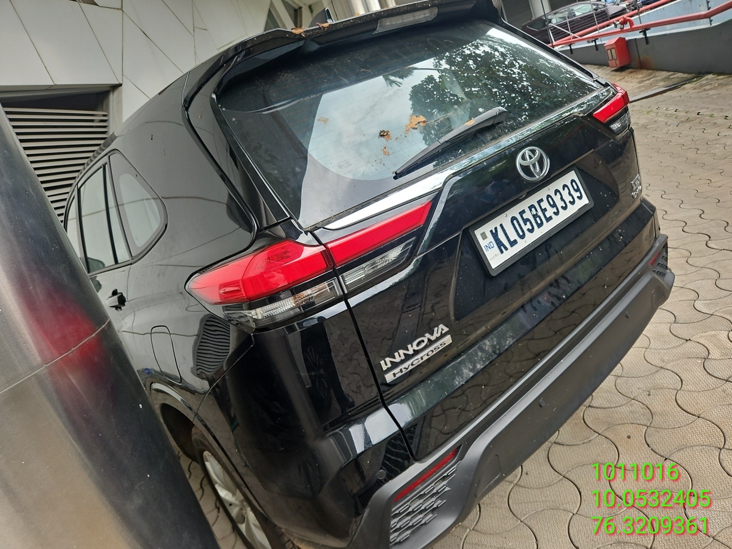 TOYOTA INNOVA HYCROSS VX 8 STR